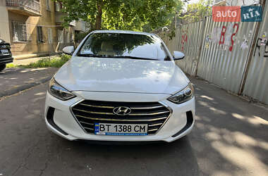 Седан Hyundai Elantra 2017 в 