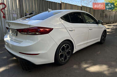 Седан Hyundai Elantra 2017 в 