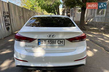 Седан Hyundai Elantra 2017 в 