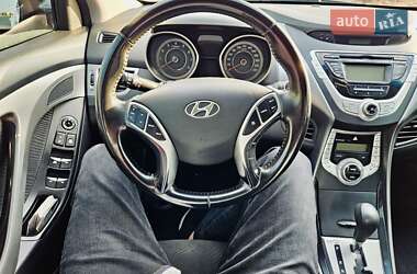 Седан Hyundai Elantra 2012 в 