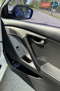 Седан Hyundai Elantra 2013 в 