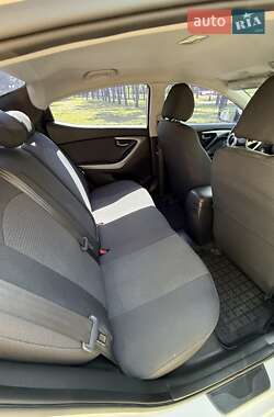 Седан Hyundai Elantra 2013 в 
