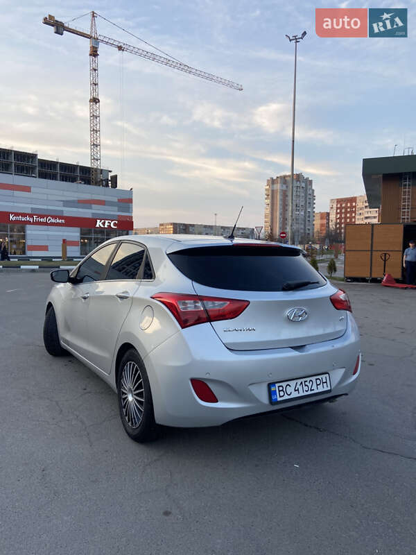 Хэтчбек Hyundai Elantra 2016 в Львове