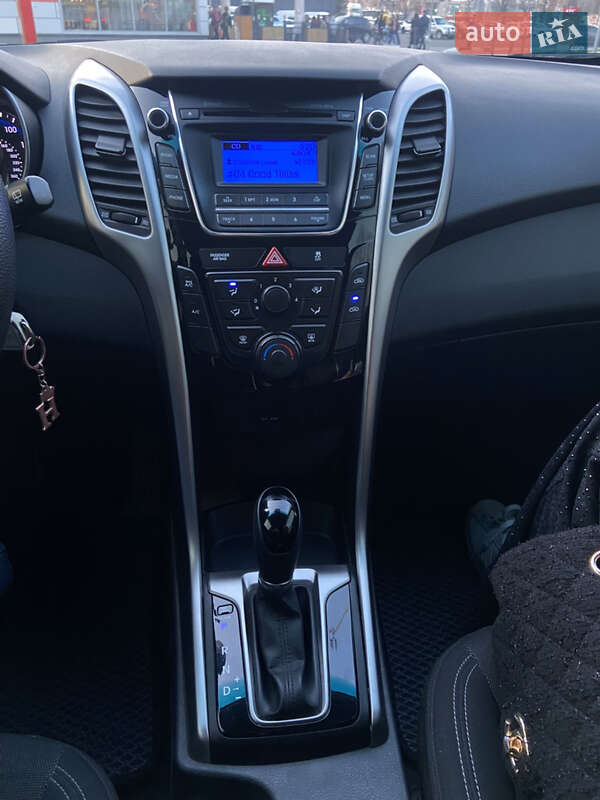 Хэтчбек Hyundai Elantra 2016 в Львове