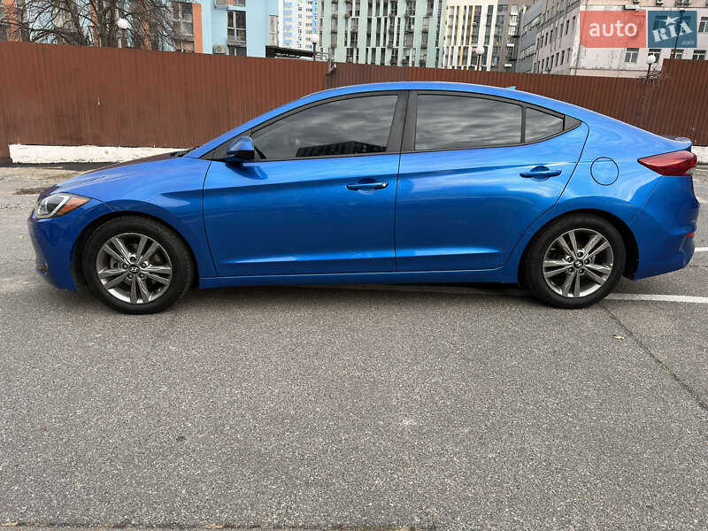 Седан Hyundai Elantra 2016 в Києві