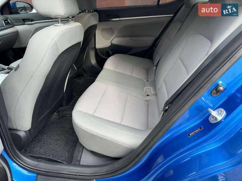 Седан Hyundai Elantra 2016 в Києві