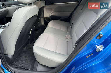 Седан Hyundai Elantra 2016 в 