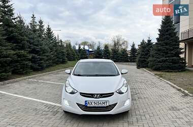 Седан Hyundai Elantra 2013 в 