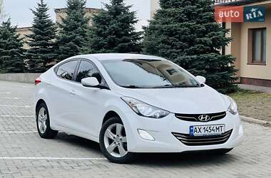 Седан Hyundai Elantra 2013 в 