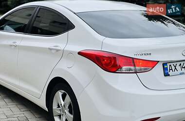 Седан Hyundai Elantra 2013 в 