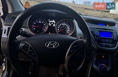 Седан Hyundai Elantra 2013 в 