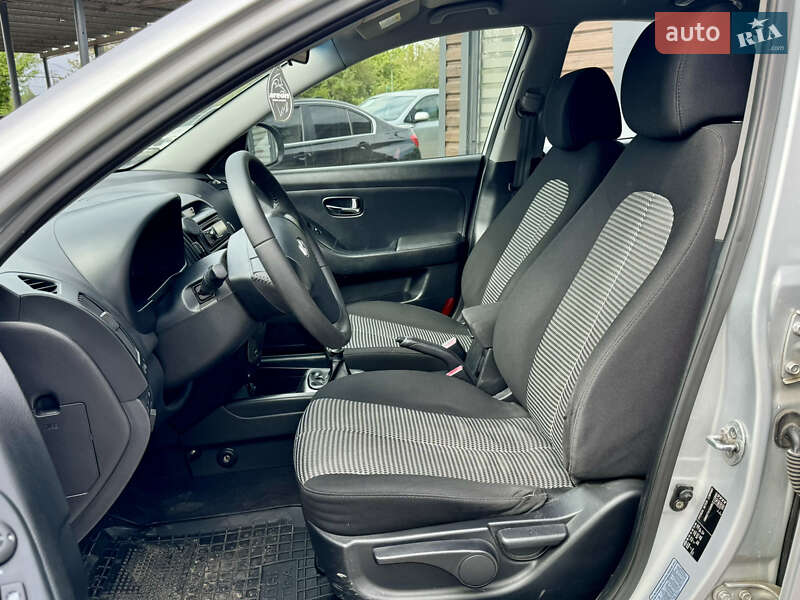 Седан Hyundai Elantra 2011 в Виннице