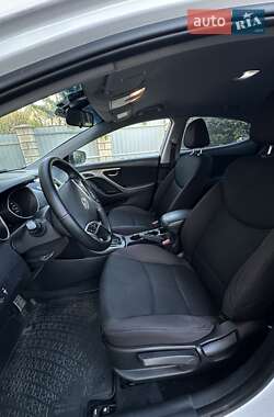 Седан Hyundai Elantra 2012 в 