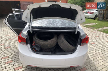 Седан Hyundai Elantra 2012 в 