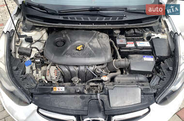 Седан Hyundai Elantra 2012 в 