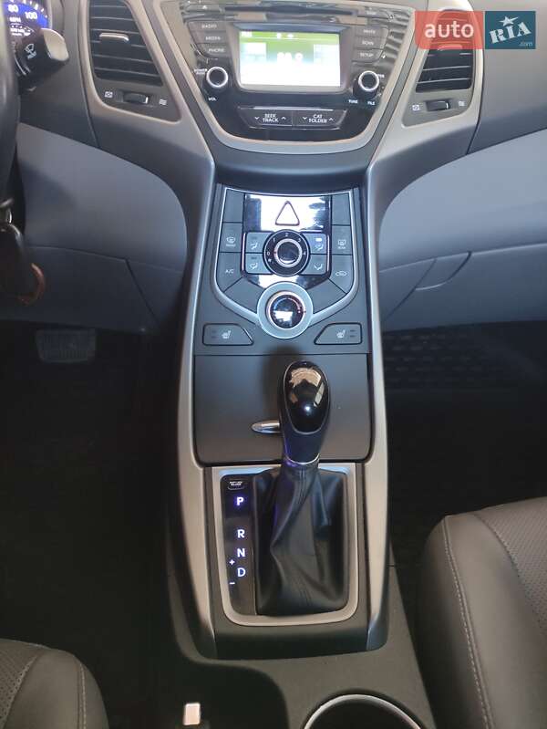 Седан Hyundai Elantra 2015 в Ахтырке