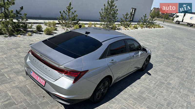 Седан Hyundai Elantra 2022 в Луцке