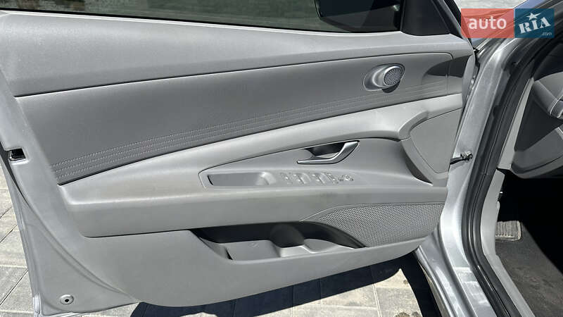 Седан Hyundai Elantra 2022 в Луцке