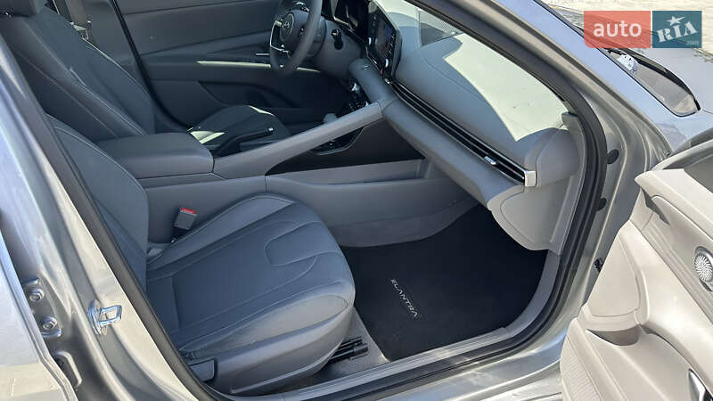 Седан Hyundai Elantra 2022 в Луцке