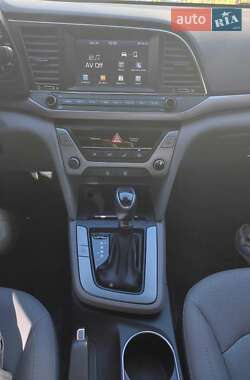 Седан Hyundai Elantra 2018 в 