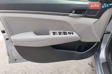 Седан Hyundai Elantra 2016 в 