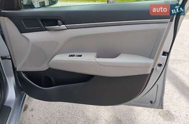 Седан Hyundai Elantra 2016 в 