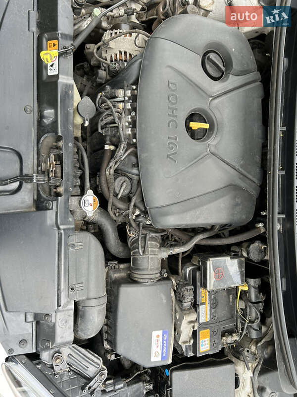 Седан Hyundai Elantra 2013 в Переяславе