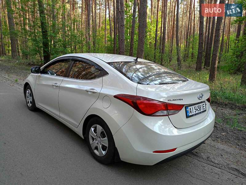 Седан Hyundai Elantra 2014 в Киеве