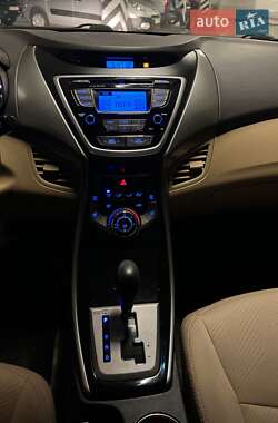 Седан Hyundai Elantra 2013 в 