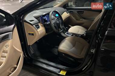 Седан Hyundai Elantra 2013 в 