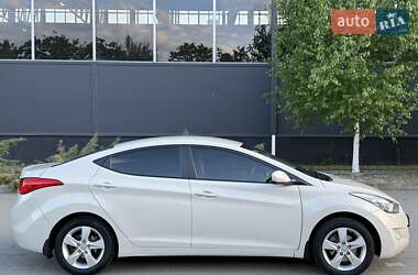 Седан Hyundai Elantra 2012 в 