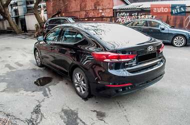Седан Hyundai Elantra 2017 в 