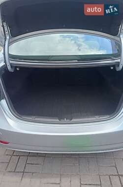 Седан Hyundai Elantra 2014 в 