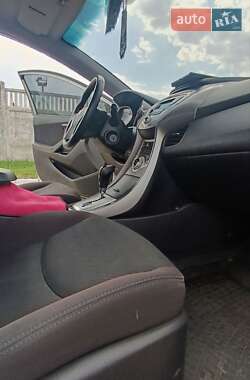 Седан Hyundai Elantra 2012 в 