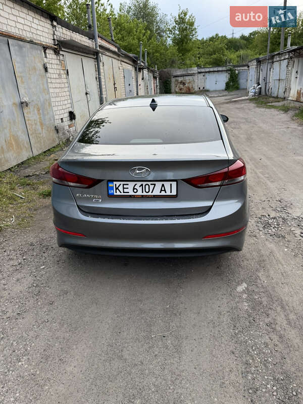 Седан Hyundai Elantra 2017 в Дніпрі