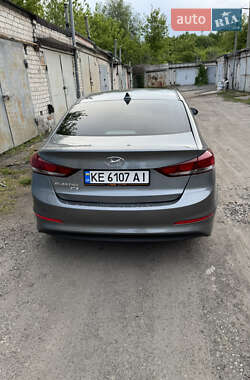 Седан Hyundai Elantra 2017 в 