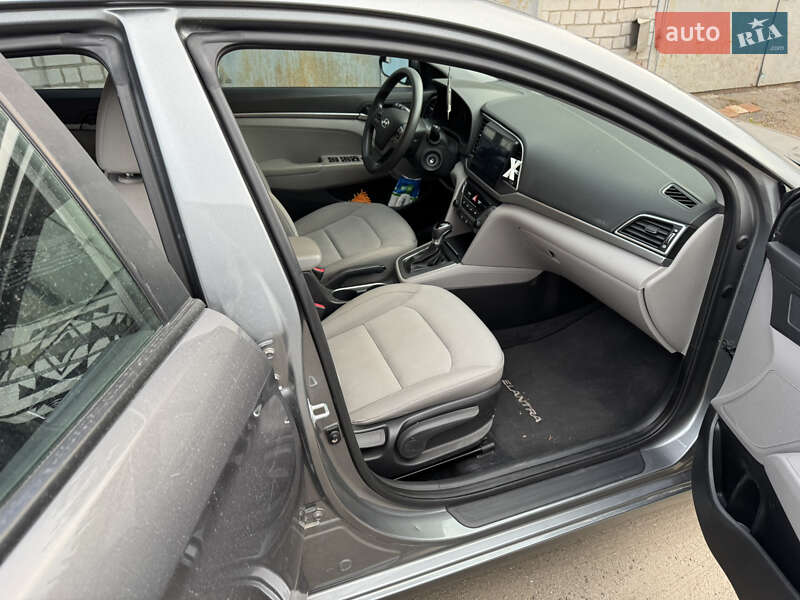 Седан Hyundai Elantra 2017 в Дніпрі