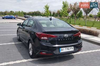 Седан Hyundai Elantra 2018 в 