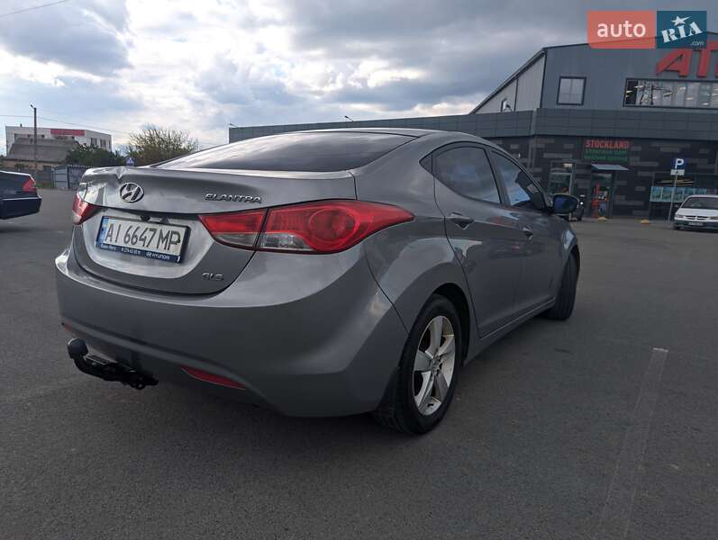 Седан Hyundai Elantra 2012 в Киеве