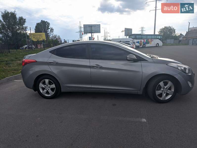 Седан Hyundai Elantra 2012 в Киеве
