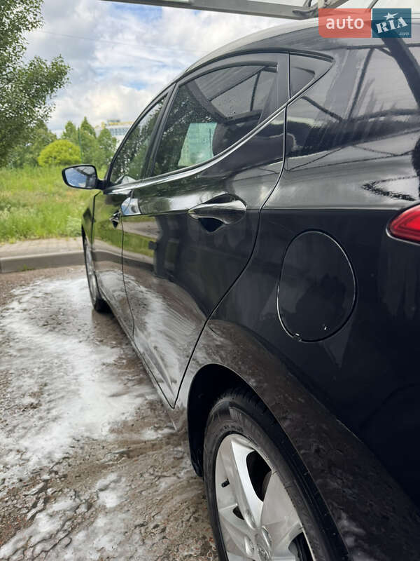 Седан Hyundai Elantra 2013 в Києві