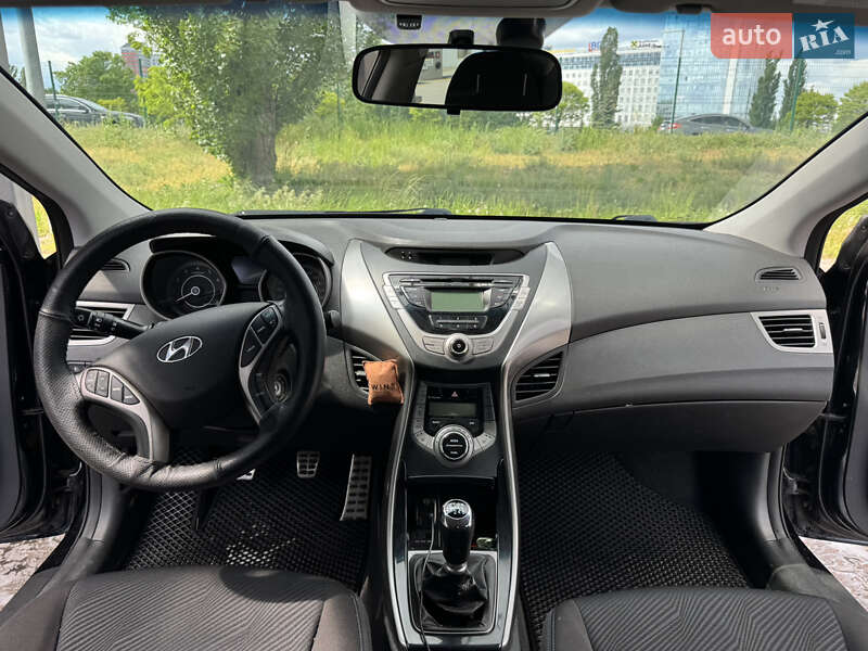 Седан Hyundai Elantra 2013 в Києві