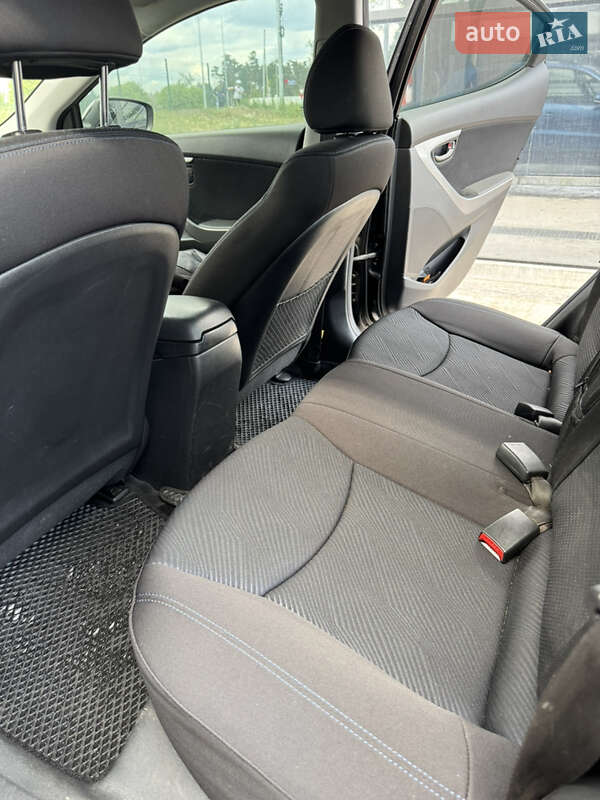 Седан Hyundai Elantra 2013 в Києві