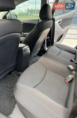 Седан Hyundai Elantra 2013 в 