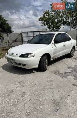Седан Hyundai Elantra 1995 в Каменском