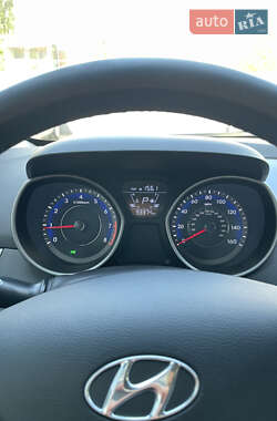 Седан Hyundai Elantra 2014 в 