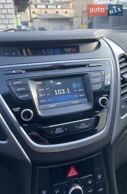 Седан Hyundai Elantra 2014 в 