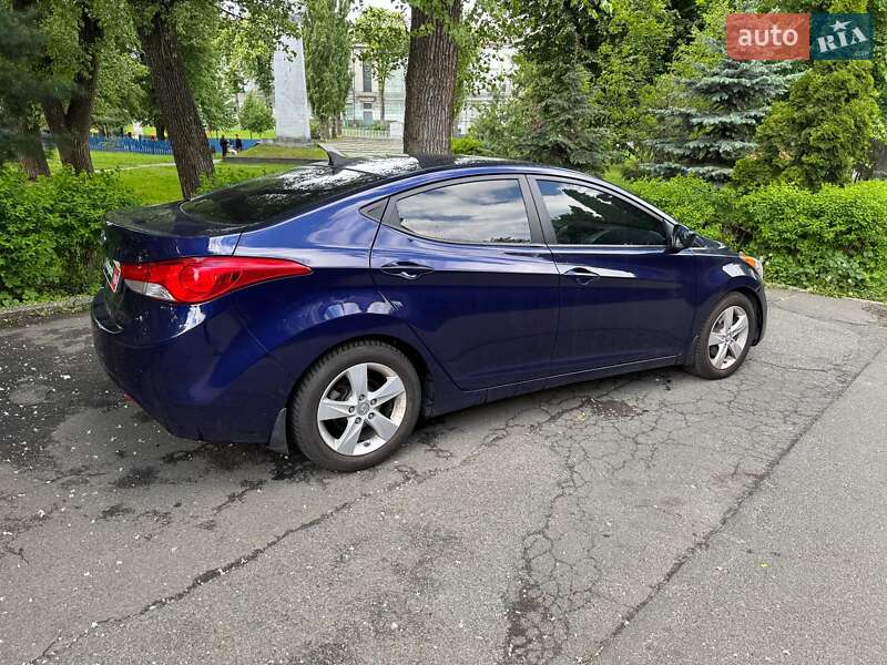 Седан Hyundai Elantra 2013 в Киеве