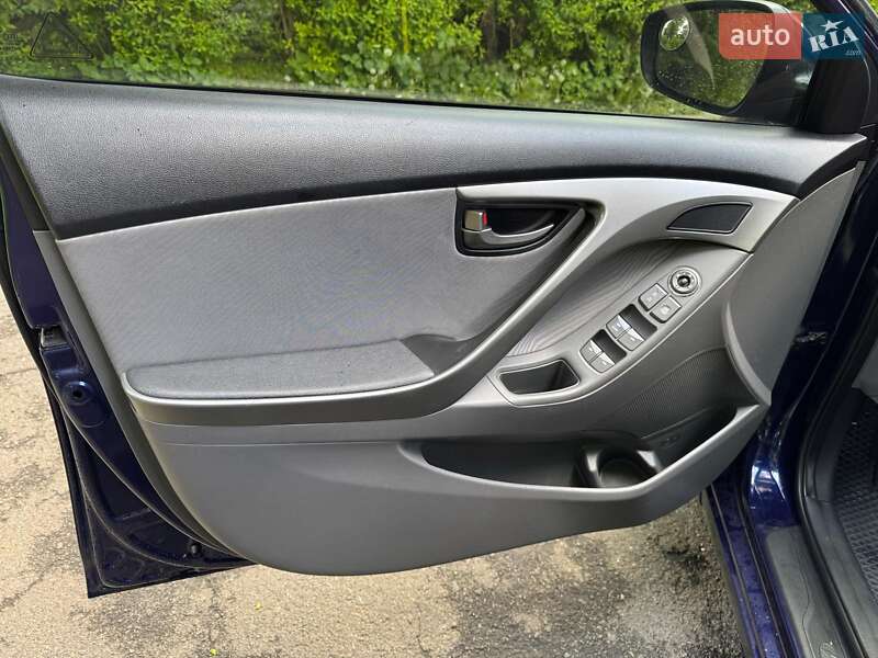 Седан Hyundai Elantra 2013 в Киеве