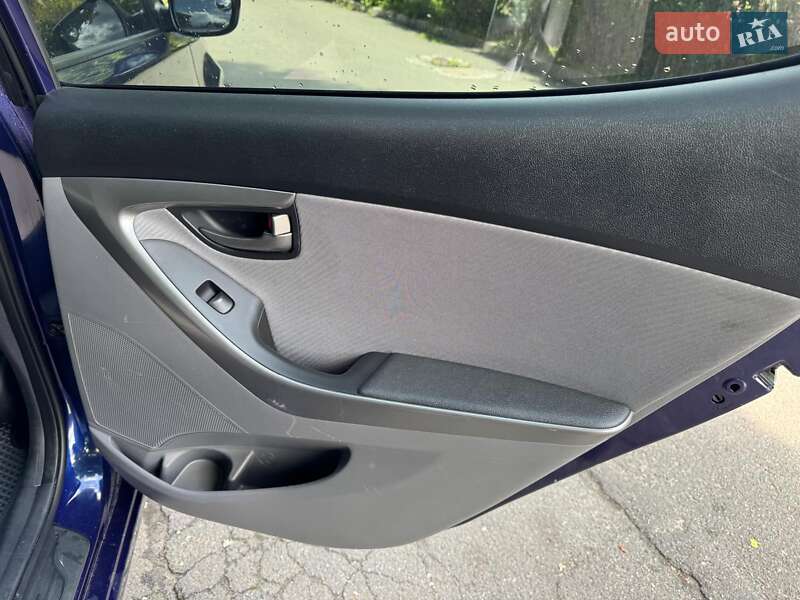 Седан Hyundai Elantra 2013 в Киеве